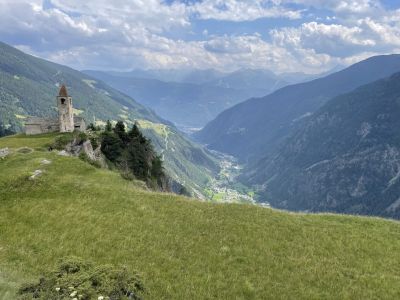 Via Valtellina: 8. Tagesetappe: Alpe San Romerio – Tirano im Veltlin