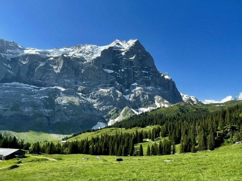 Dem UNESCO-Welterbe Jungfrau-Aletsch entlang. Als 2-Tages-Tour